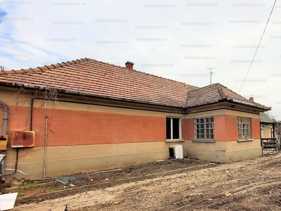 Eladó családi ház - Balatonkenese, Városközpont