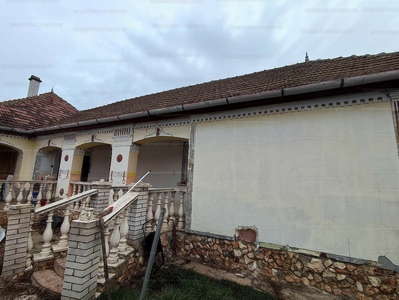 Eladó családi ház - Berettyóújfalu, Akácos utca