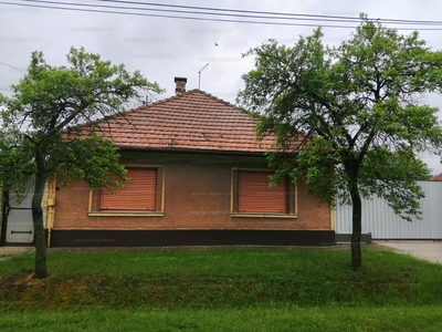 Eladó családi ház - Cegléd, Sugár utca