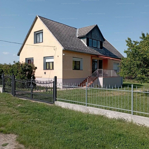 Eladó családi ház - Csajág, Veszprém megye
