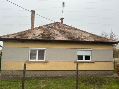 Eladó családi ház - Csemő, Pest megye