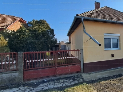Eladó családi ház - Magyarcsanád, Termál utca