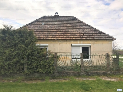 Eladó családi ház - Naszály, Thököly Imre utca 1.