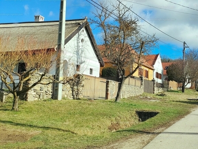 Eladó családi ház - Pula, Veszprém megye