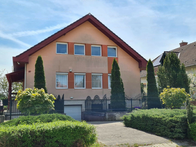 Eladó családi ház - Veszprém, Rózsa utca