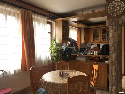 Eladó családi házban iroda - Szentendre, Pest megye