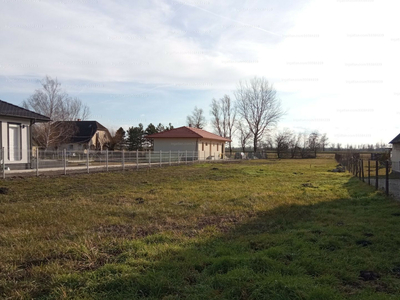 Eladó lakóövezeti telek - Balatonfenyves, Úttörő utca