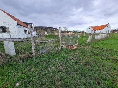 Eladó lakóövezeti telek - Monoszló, Veszprém megye