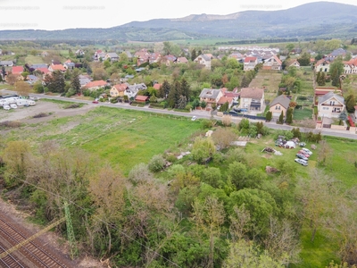 Eladó lakóövezeti telek - Vác, Huszár utca