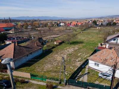 Eladó lakóövezeti telek - Vácrátót, Petőfi tér