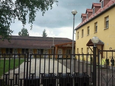 Eladó szálloda, hotel, panzió - Mezőkövesd, Fenyő utca 2.