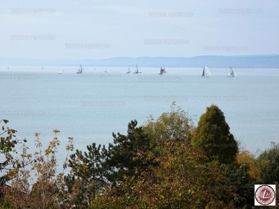 Eladó üdülőövezeti telek - Balatonakarattya, Veszprém megye