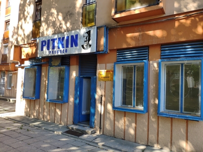 Eladó utcai bejáratos üzlethelyiség - Pécs, Varsány utca 14-16.