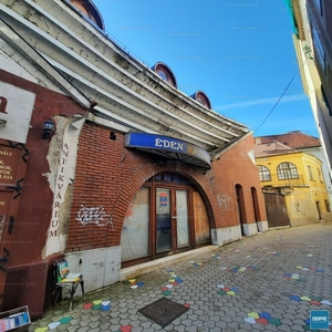 Eladó utcai bejáratos üzlethelyiség - Székesfehérvár, Vasvári Pál utca