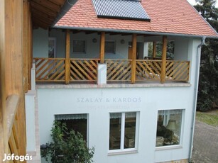 Sopronban 10 lakásos épület fél hektáros telken befektetőknek eladó