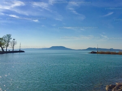 Eladó tégla lakás - Balatonlelle, Központ