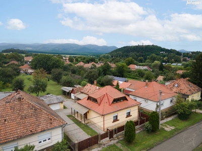 Nógrádon családi ház garázzsal, tárolóval és fedett terasszal - Nógrád, Nógrád - Ház