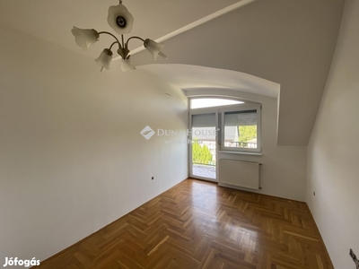 Eladó ház, 5db apartmannal. Győr - Kisbácsa