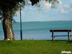 Napelemes, Balaton közeli lakóház