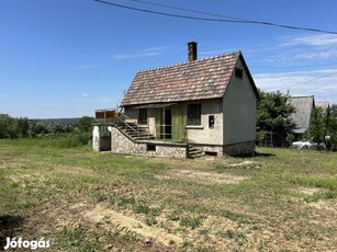 Tata, 2 szobás családi ház eladó