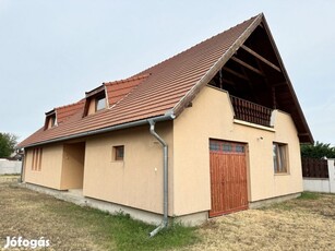 Délegyháza, Kétszintes, 125 m2-es, családi ház, 2 szobás, felújított