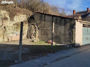 Eger, Verőszalában műhely csarnok eladó pinceágakkal