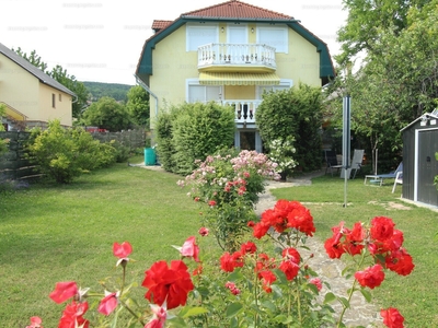 Eladó családi ház - Csopak, Szérűskert utca