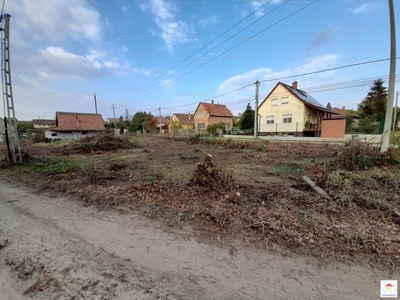 Eladó lakóövezeti telek - Erdőkertes, Pest megye