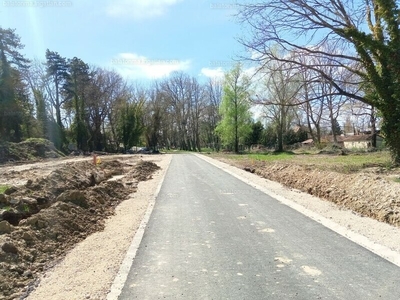 Eladó üdülőövezeti telek - Balatonszárszó, Üdülőövezet