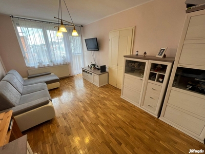 Pécs-Mecsekoldalban felújított, 3 szobás tégla lakás eladó - Pécs, Baranya - Lakás