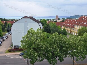 Eladó jó állapotú panel lakás - Balatonfüred