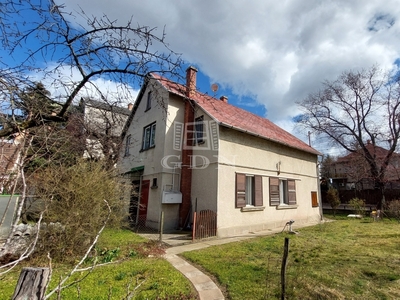 Eladó átlagos állapotú ház - Budapest XV. kerület