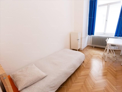 Eladó átlagos állapotú lakás - Budapest VIII. kerület