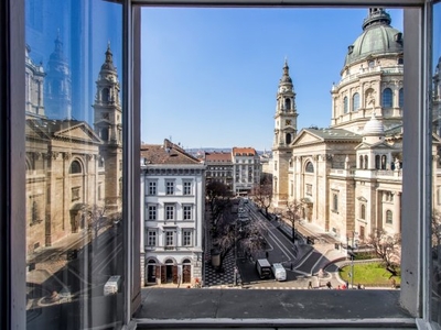 Eladó téglalakás Budapest, VI. kerület, Tetőtér