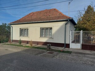 Eladó családi ház Izsák, Hunyadi utca