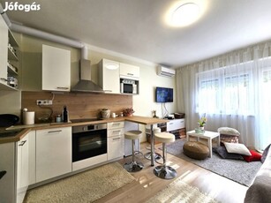 Pécs Belvárosában 2 szobás lakás eladó