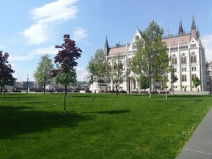 Eladó téglalakás Budapest, V. kerület, Akadémia utca, földszint