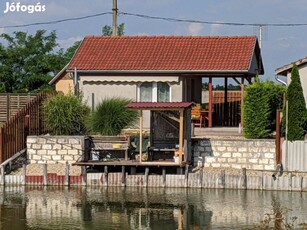 Közvetlen vízparti horgásztelek és téglaház eladó 12,9 M Ft irányáron