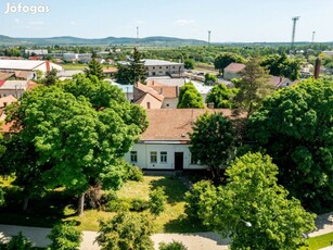 Sátoraljaújhely - kétszobás lakás udvarral , kilátással a Bortemplomra