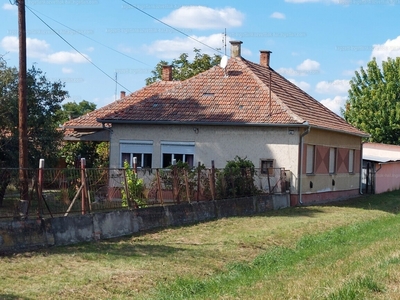 Eladó családi ház - Békés, Békés megye