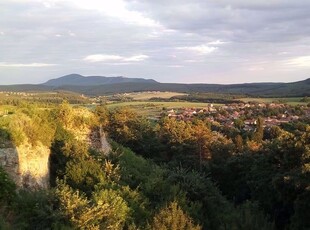 100 m2-es 3 szobás jó állapotú családi Ház keresek: -Dunakanyarban