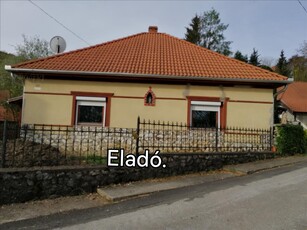 Eladó részlegesen felújított ház - Kács