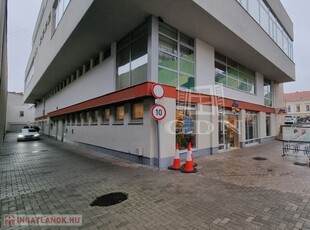 Kiadó iroda/üzlethelyiség Székesfehérvár 4 200 Euro