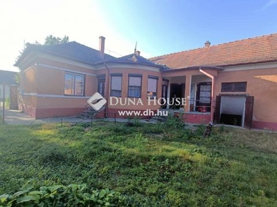 Eladó Ház, Bács-Kiskun megye Izsák Központban 110 m2-es polgári ház