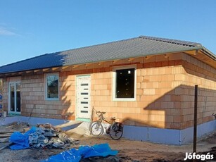 Tárnok, Rákoczi út közelében, 86 m2-es, családi ház, 4 szobás