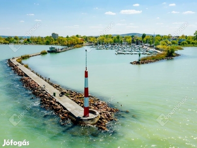 Balatonlelle, eladó társasházi lakás