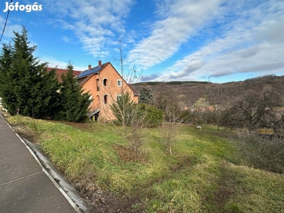 Noszvaj belterületén, panorámás, 748 m2-es, üres építési telek eladó