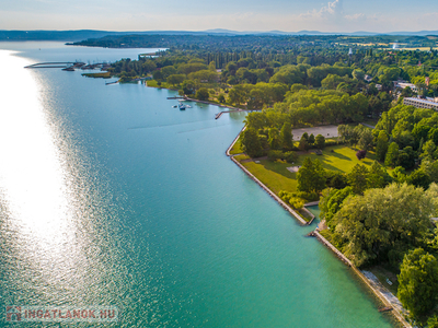 Eladó iroda/üzlethelyiség Balatonkenese-Balatonakarattya 55 900 000 Ft