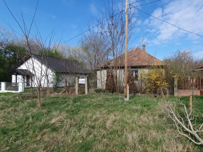 Eladó családi ház Pusztaszabolcs, Dobó István utca
