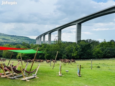 Páratlan panorámával és adottságokkal önfenntartó étterem eladó!